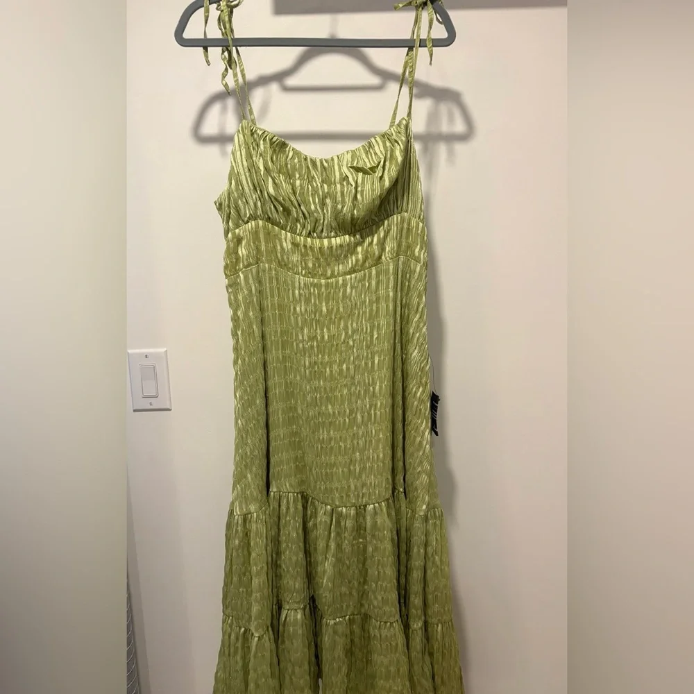 NWT Lulus Sage Green Crinkle Midi Dress - Picture 2 of 6